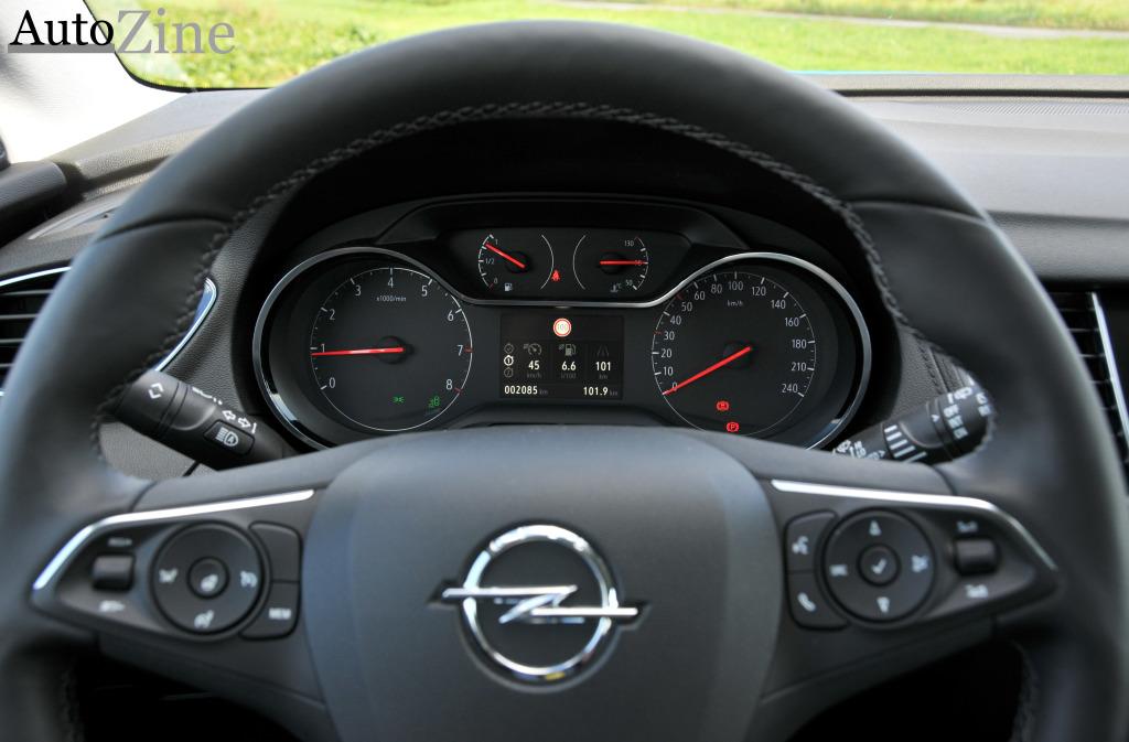 Vanwege de samenwerking met Peugeot, biedt de Grandland X niet dezelfde techniek als Opels die in eigen beheer zijn ontwikkeld. Alle gebruikelijke actieve veiligheidsvoorzieningen zijn aanwezig.