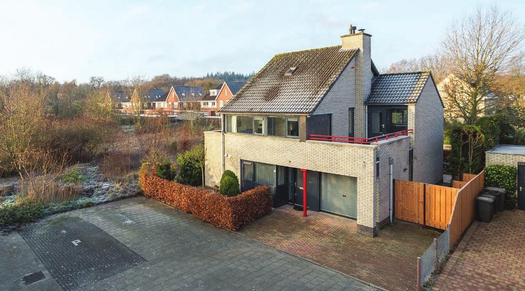 INTRO Op zoek naar een vrijstaande woning gelegen in het geliefde Petenbos nabij de bossen van de Utrechtse heuvelrug, alle dagelijkse voorzieningen en diverse uitvalswegen? Zoek niet verder!