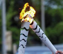 Verschillende landen en steden worden bezocht. Om het vuur veilig te vervoeren, gebruikt men soms een lantaarn. Voor elke olympiade wordt een nieuwe fakkel ontworpen.