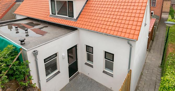 Starters opgelet: verhuizen en wonen! Dat kan in deze halfvrijstaande woning. De woning is in 2019 van dak tot vloer gerenoveerd en is te betrekken zonder te klussen!
