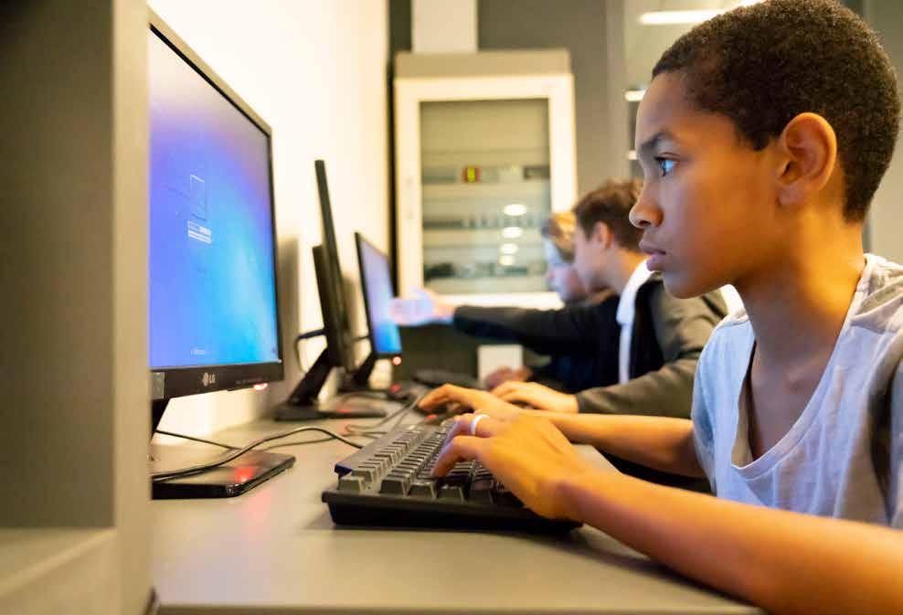 Het onderwijs bij Tech+ stimuleert bij leerlingen de ontwikkeling van 21e -eeuwse vaardigheden, digitaal geletterdheid en een onderzoekende houding met behulp van de nieuwste onderwijsontwikkelingen