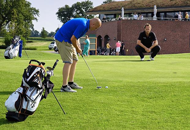 Probeer het een keer. Individueel, met collega s en vrienden, of met een groep. Daarnaast is Pitch&Putt voor de geoefende golfer een uitstekende manier om te werken aan het korte spel.