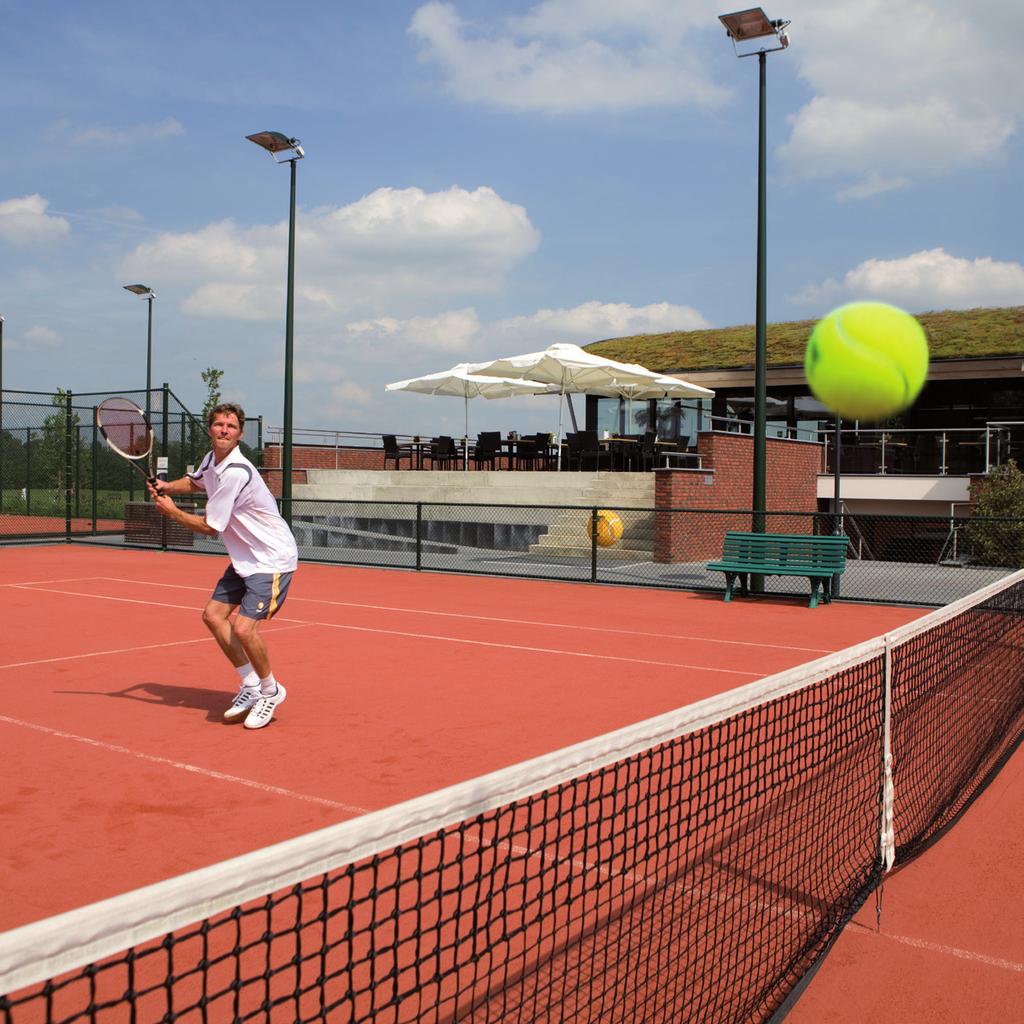 Tennis De Blanckenborg heeft een tennispark met 12 all-weather banen en is gastheer van de Groenlose Tennisclub.