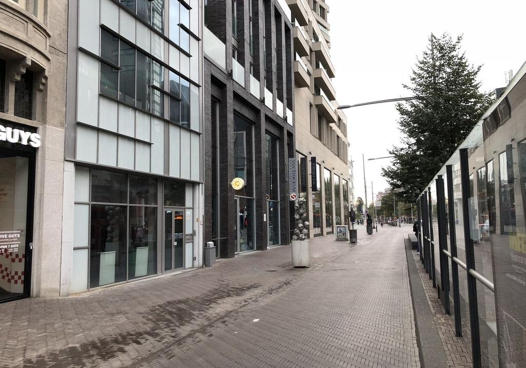 Omgevingsfactoren Het pand is gelegen in het kernwinkelgebied van Den Haag en verbindt de Grote Marktstraat met de Spuistraat.