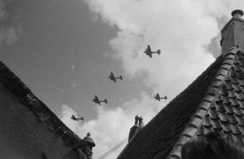 De botsing Op 7 juli 2019 om 08.00 uur is het precies 75 jaar geleden dat er boven Hoorn een botsing plaatsvond tussen twee B17 bommenwerpers, z.g. Vliegende Forten, van de 390ste Bomb Group H van de 8ste Army Air Force.