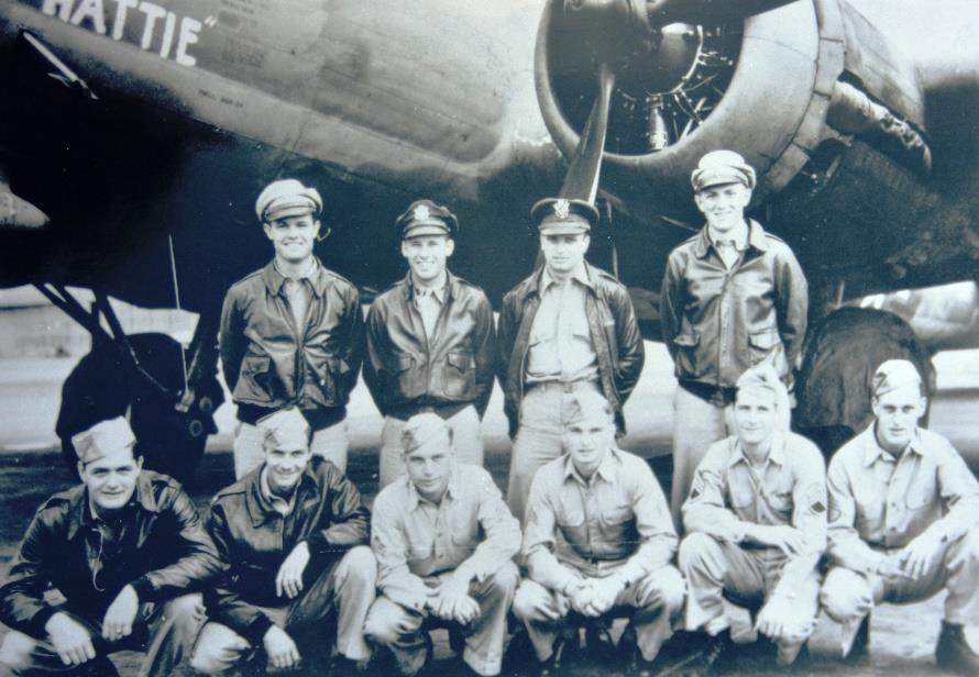 Bemanning In elk vliegtuig zaten 10 bemanningsleden. Van deze 20 man kwamen 13 bemanningsleden om het leven en zij werden begraven op de Algemene Begraafplaats aan het Keern in Hoorn.