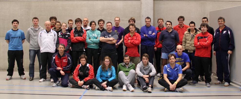In maart vorig jaar werd te Torhout gestart met de cursus initiator. Deze werd georganiseerd door Bloso in samenwerking met de VTTL, de stedelijke sportdienst Torhout en TTC Sportline Torhout.