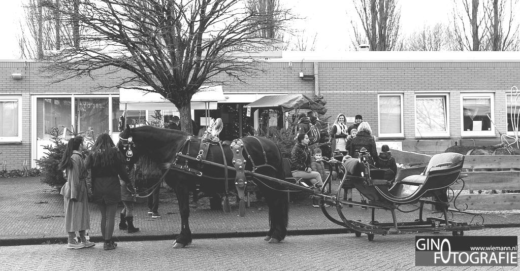 OPROEP KERSTFAIR IN DE DISSEL VOOR 14 DECEMBER De voorbereidingen voor de jaarlijkse Kerstfair zijn alweer begonnen. Deze wordt georganiseerd door de Wijkvereniging m.m.v. de Winkeliersvereniging.