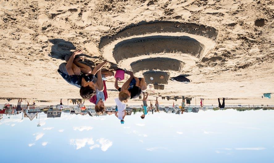 S T (groot)ouders met peuters of kleuters de mogelijkheid bieden om op een comfortabele wijze een gezellige dag op het strand door te brengen; aan het Badengebouw; strandrolstoelen en een tiralo