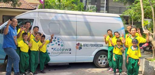 In Denpasar ontstond eveneens een groep met een zelfde programma. Iedere week gaat het Kolewa team naar arme delen van Bali.