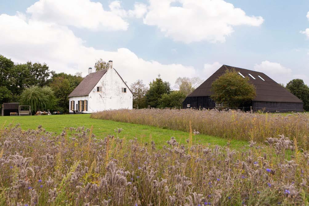 Aanvullende informatie Deze monumentale woonboerderij met grote schuur is bij uitstek geschikt om wonen,