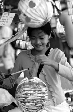 Het programma was ten opzichte van de eerste editie uitgebreid en zowel de Chinese gemeenschap als de andere bezoekers en passanten zagen verschillende optredens en demonstraties van straattheater,