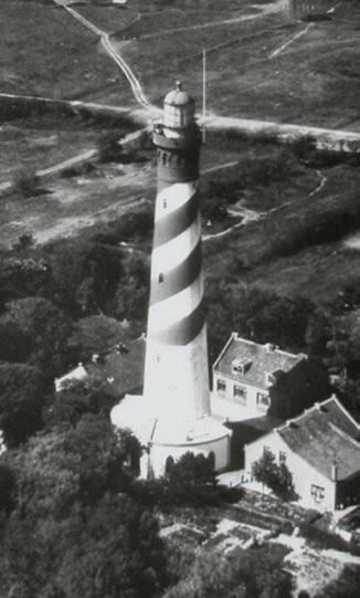 kleurhistorisch onderzoek Vuurtoren Burgh-Haamstede Lisette Kappers, september 2020 HISTORISCH OVERZICHT KLEURBEELD 1951-1958± Op foto