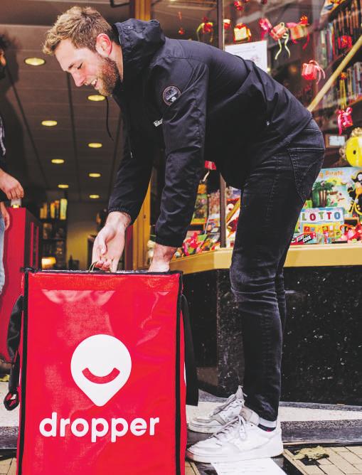 Daarnaast wordt het winkelend publiek verrast met bijzondere acties én komen er in vijftig winkels beamers te staan waarmee op het trottoir een afbeelding geprojecteerd kan worden.