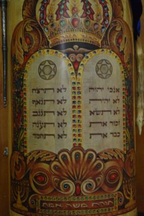 Het Kaddisj-gebed is geschreven in het Aramees en Hebreeuws en is vermoedelijk vijf eeuwen voor de gewone jaartelling ontstaan.