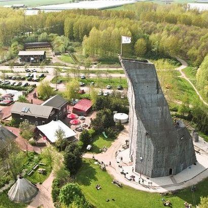 Voor kinderen en jeugd is er de Tuin van Floddertje (een natuurspeeltuin) en een skatepark.