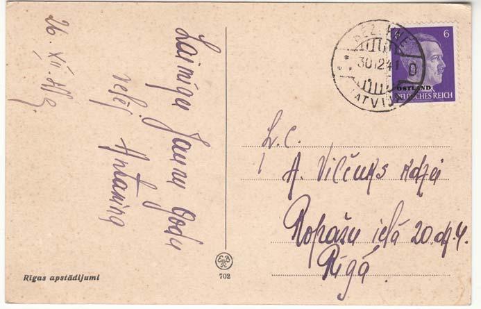 Hitler-zegels met opdruk OSTLAND De zgn. OSTLAND-opdrukken verschenen op 4 november 1941. Het is de vraag op welk moment ze op alle postkantoren in Letland ter beschikking kwamen voor het publiek.