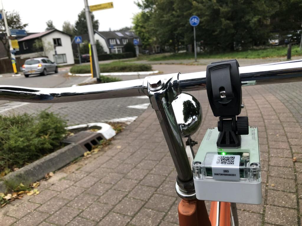 Zet snuffelfietsen in Snuffelfietsen zijn fietsen waarmee door burgers gefietst kan worden, waarmee ze ondertussen data verzamelen. Dit kan data zijn over fijnstof in de lucht bijvoorbeeld.