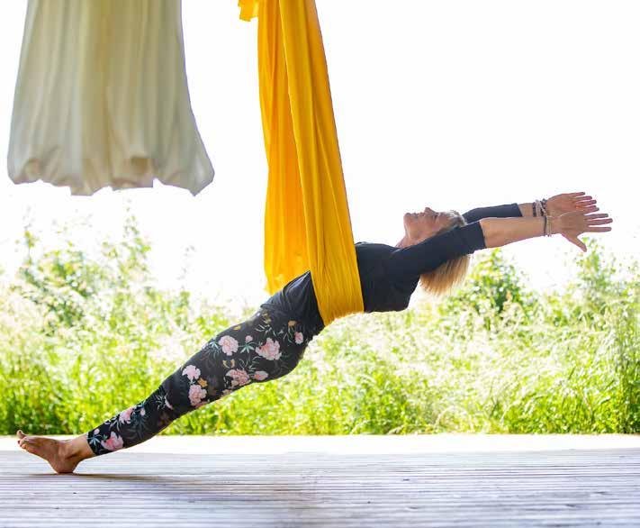 BEWUST ZIJN IS EEN TRAJECT LEVENSCIRKEL: YOGA IS HIP HOOG TIJD DAT WE HET GEITENWOLLEN SOKKEN IMAGO OPBERGEN Levenscirkel is het levenswerk van Griet Muyshondt.