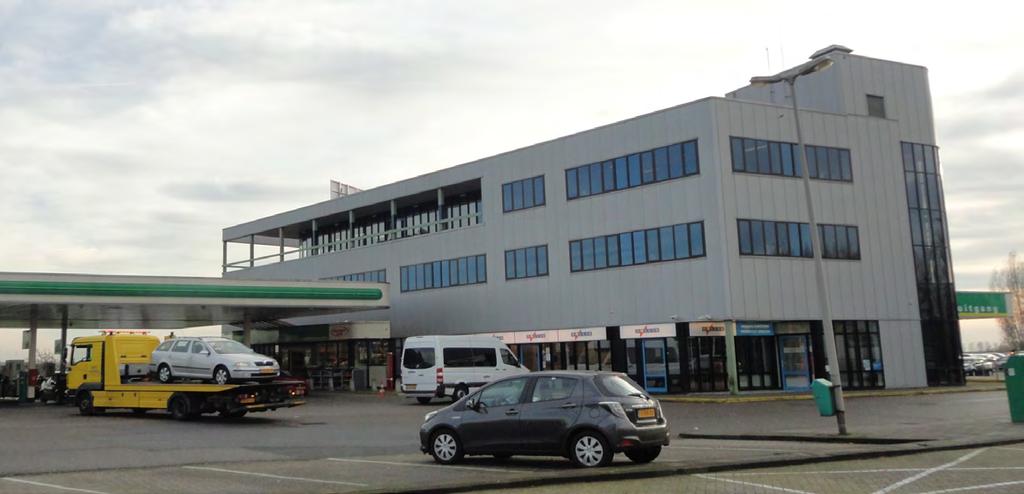 OBJECT Het kantoorgebouw Kromhout is gelegen op een drukke zichtlocatie vanaf Rijksweg A4 in kantorenpark Beukenhorst-Oost op de hoek van de Kruisweg en de Polarisavenue.