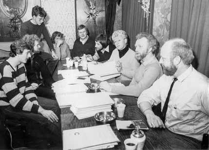 Het bestuur van COC Friesland in vergadering, begin jaren 80. Collectie Tresoar 3.