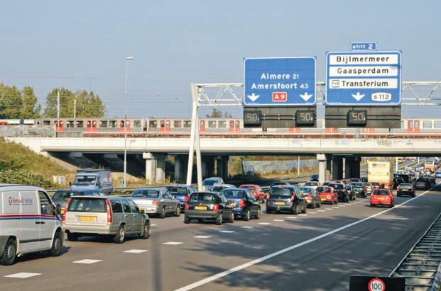 3 De probleemanalyse Meer verkeer, een onevenwichtige verdeling tussen wonen (Almere) en werken (Amsterdam), toename van het aantal fileknelpunten, langer onderweg, onzekerheid over de reistijd,