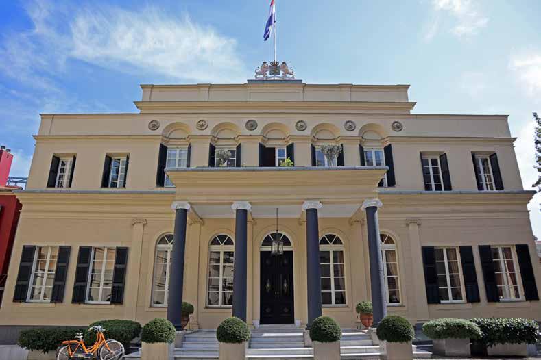 Een Nederlands paleis Niet ver van het Botterhuis, op nummer 197 van de Istiklal Caddesi, bevindt zich het Nederlandse consulaat-generaal.