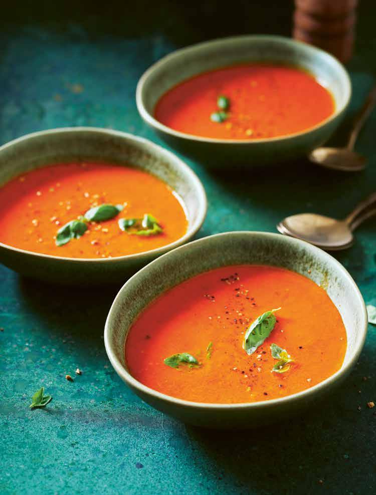 WEEK 1 GEROOSTERDE TOMATENSOEP MET BASILICUM Tomatensoep is bij veel mensen sowieso al favoriet. En met dit recept denken we er nog een aantal fans bij te winnen.