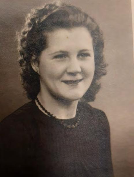 VERCAMMEN MARIA LOUISA 100 JAAR VERHAAL Maria Vercammen is geboren in Turnhout op 22.12.1921 in een warm nest met 10 kinderen waarvan zij de jongste is. Er waren 3 jongens en 7 meisjes.
