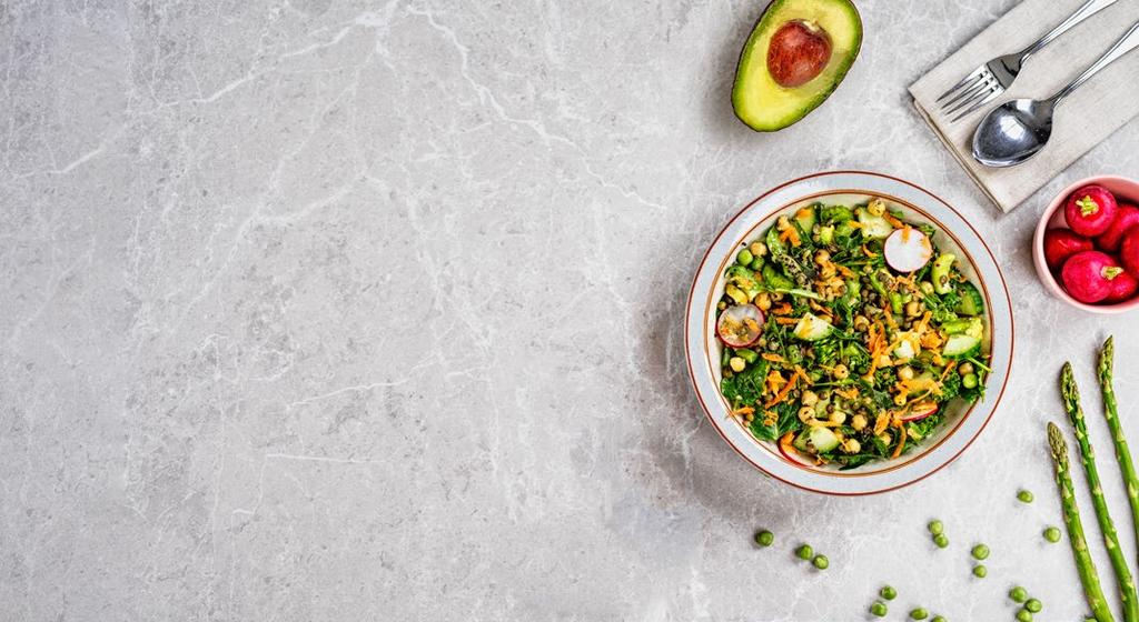 GROTE GROENE SALADE Salade basis: zoveel als je wilt van een groene bladgroente of groente. Bekijk hier de keuzes. Met een kwart avocado. Kies twee van deze toppings: 3 el.