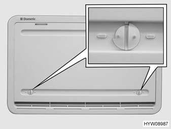 De koelcapaciteit van de koelkast is afhankelijk van de stand van het voertuig. Reeds vanaf een schuine stand van 5 kan de koelcapaciteit dalen.