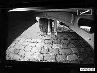 Boven aan de achterkant van het voertuig is een cameramodule ingebouwd. 1 Achteruitkijkspiegelcamera 2 Verlichting van het achterste gedeelte (LEDs) 3 Achteruitrijcamera Afb.