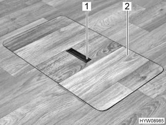 Wonen 6 6.7.1 Opbergcompartiment in tussenvloer Al naargelang de uitvoering moet er eerst een tapijtvloersegment terzijde worden gelegd, zodat de opbergcompartimenten toegankelijk zijn.