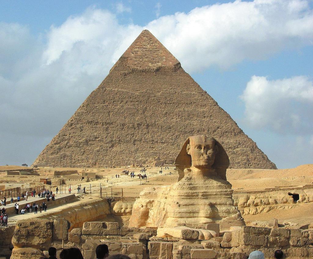 De Grote Sfinx en een van de piramides van Gizeh. in geslaagd, veel beter dan men zou kunnen concluderen uit de bewoordingen van het gedicht.