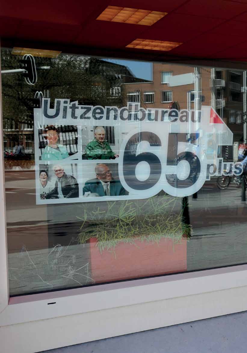 Werk & Financiën Sinds de invoering van de algemene ouderdomswet AOW en de pensioengerechtigde leeftijd in 1956 zijn we het vanzelfsprekend gaan vinden dat ouderen geen (betaald) werk meer verrichten.