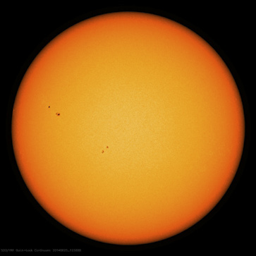 een Een uitzonderlijk rustige zon een recente fluctuatie die ontbreekt in de modellen heeft bijgedragen aan de huidige tempering van de opwarming van de aarde.