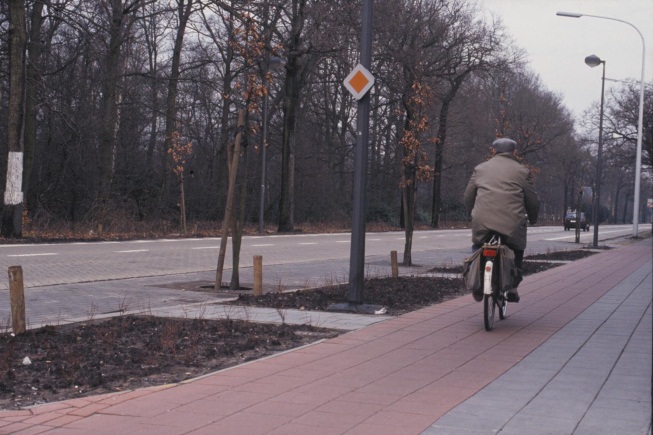 Foto 4.9 Vrijliggend fietspad met tegelverharding Gent-Zuid Foto 4.