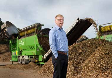 Henk Kwast, adviseur bos- en houtsector Hout zit in de lift Snoei- en houtafval is allang geen afval meer. Het is een waardevolle grondstof voor duurzame energie. De toekomst ziet er zonnig uit.