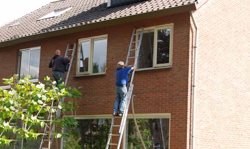 1. Isolatie van dak, muur en vloer U bespaart veel geld aan energiekosten als u er voor zorgt dat uw woning goed geïsoleerd is: het dak, de muren en de vloer.