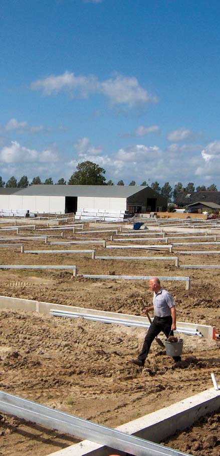 Maatregelen Neem bij nieuw- of verbouw maatregelen waardoor de bodem niet beschadigt Meng grote hoeveelheden op de grondsoort afgestemde compost door de grond Stimuleer structuuropbouwend bodemleven