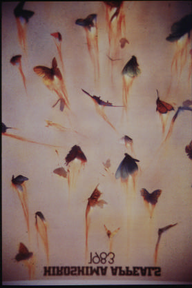Het affiche Hiroshima appeals 1983 toont ons tekens van brandende vlinders. De syntaxis van dit affiche bestaat uit gelijkelijk over het beeld verdeelde tekens. Het kader doorsnijdt enkele vlinders.
