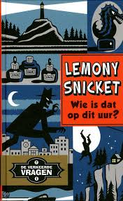 Lestip 'Wie is dat op dit uur?' Over het boek Lemony Snicket, bijna 13, mag voor een geheime organisatie aan de slag. De geheimzinnige S. Theodora Markson leert hem de kneepjes van het spionnenvak.