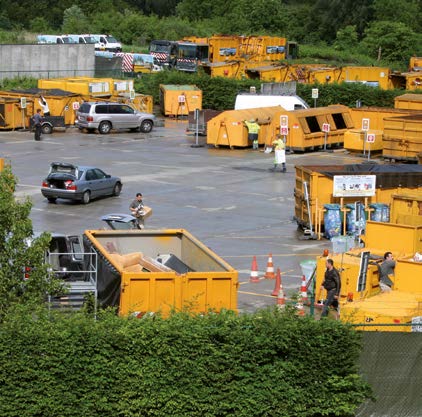 IVAGO haalt niet al het afval op aan huis. Afvalsoorten zoals bouwafval, verfresten, snoeihout, harde plastic... kan je naar een van de zes recyclageparken brengen.