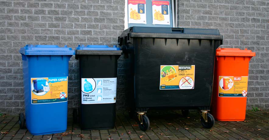 Pmd Pmd wordt ook door de bewoners in blauwe IVAGO-zakken verzameld en in de juiste verzamelcontainer gedeponeerd.