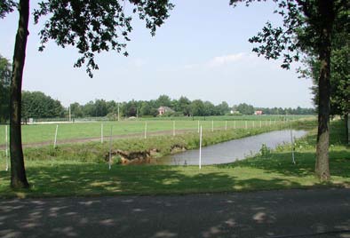 Dit zijn zichtlijnen die vooral voor het langzaam verkeer de beleving van open versus gesloten landschap versterken. Water Water is een belangrijk onderdeel van het landschap van Slochteren.