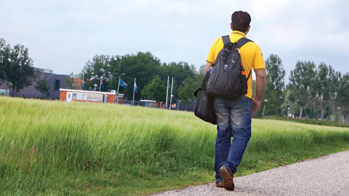 De IND stelt dat het principieel onmogelijk is dat Abdoul buiten zijn schuld niet kan vertrekken Je hoopt toch op een fatsoenlijk leven Abdoul: Ik wilde leraar Frans worden, maar midden in mijn