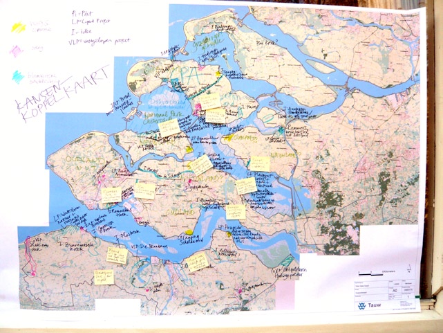 zoek gedaan naar de randvoorwaarden en effecten van kreekherstel. De belangrijkste resultaten van dit onderzoek staan in Hoofdstuk 6, Haalbaarheid.