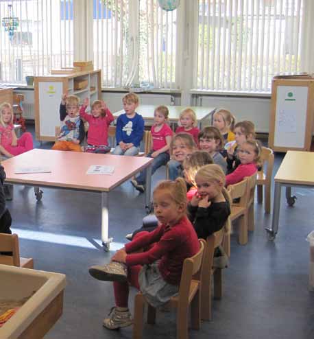 14 Diversen 15 Schooltijden netjes geparkeerd worden. Op het grote plein worden door kinderen geen fietsen geplaatst.