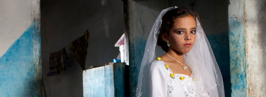 Antwoorden 10. Lees ook de bijbehorende tekst (over de traditie van uithuwelijken). Waarom worden meisjes vaak al op jonge leeftijd uitgehuwelijkt in Bangladesh?