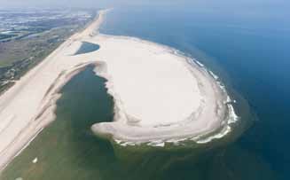 Bij het beantwoorden van de vragen geven we inzicht in de sleutelfactoren die van belang zijn (geweest) voor: de totstandkoming van de pilot Zandmotor; de mogelijke meerwaarde van de huidige pilot